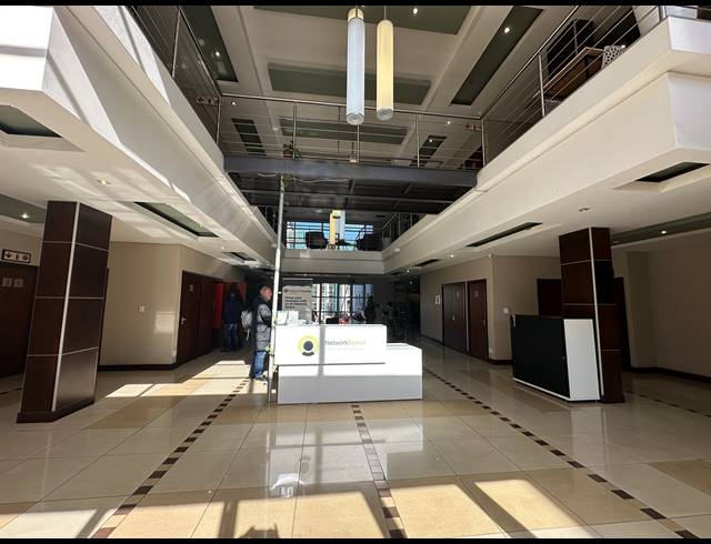 75M² CO-WORKING SPACE TO LET IN DIE HOEWES